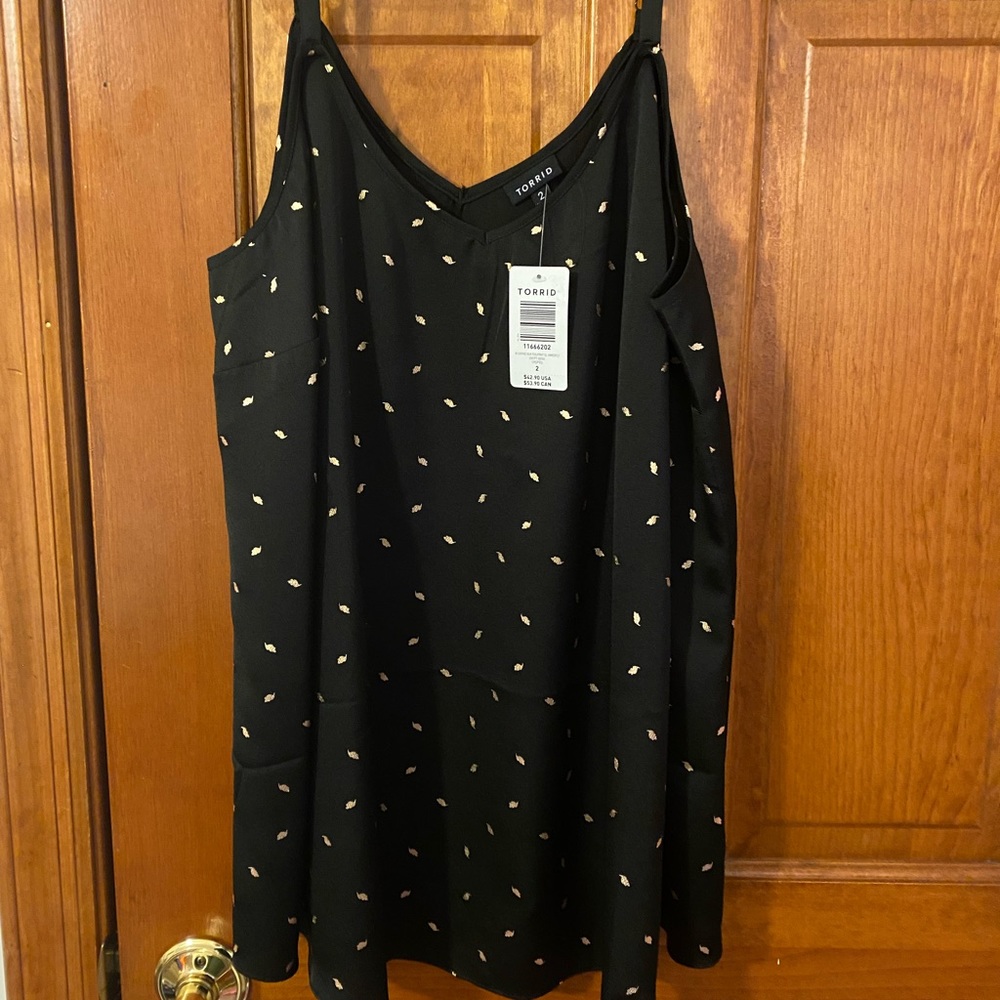 Torrid black cami with gold feather pattern size 2 NWT